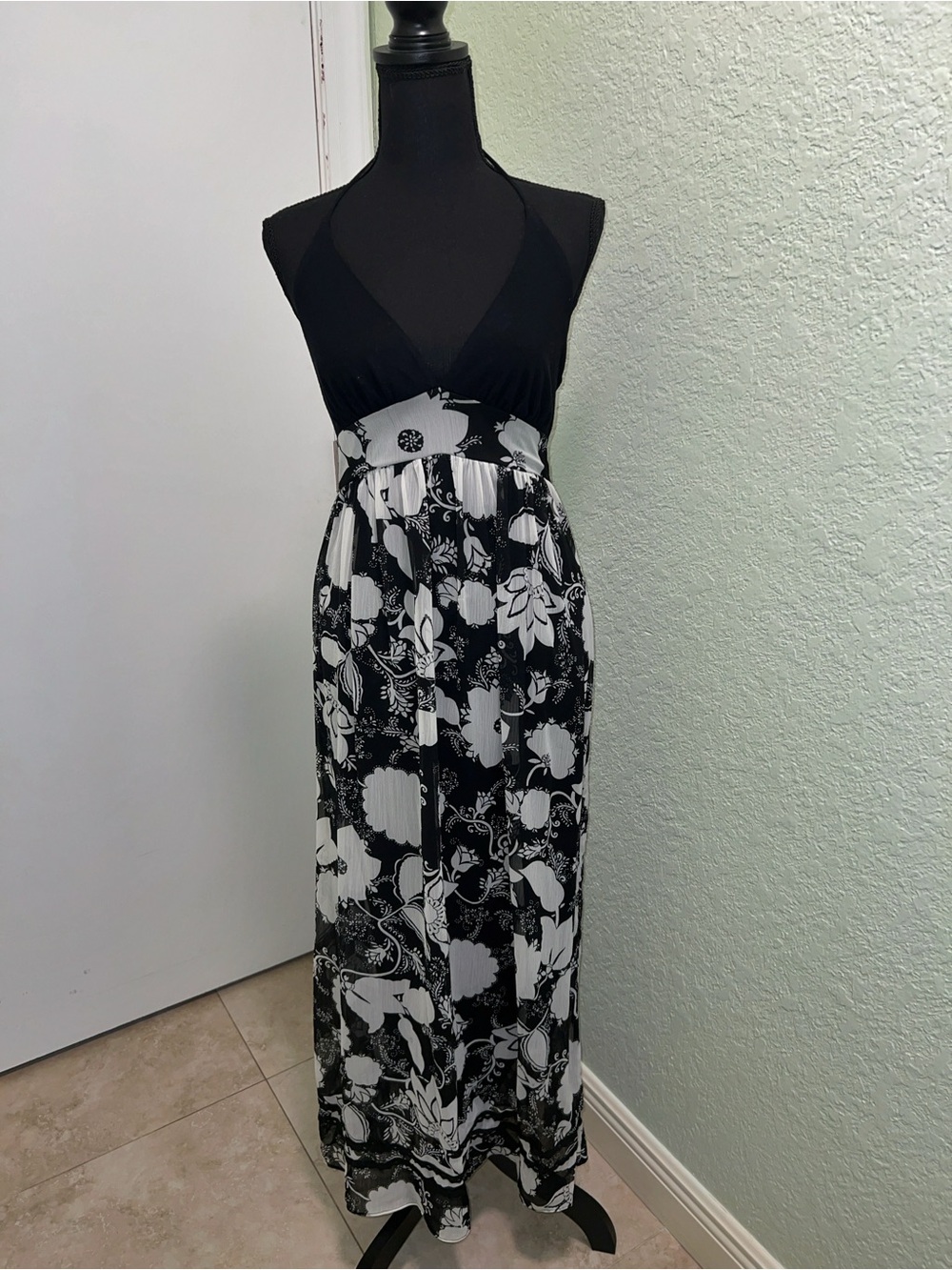 Alyn Paige Black & White Floral Halter Maxi